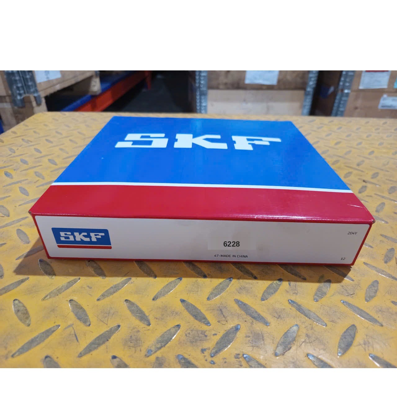 V&ograve;ng bi SKF 6228 thực tế